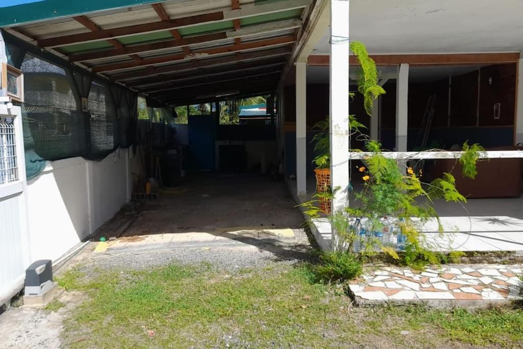 La Petite Maison, Spacieuse, Avec Jardin / Parking サント・ローズ エクステリア 写真