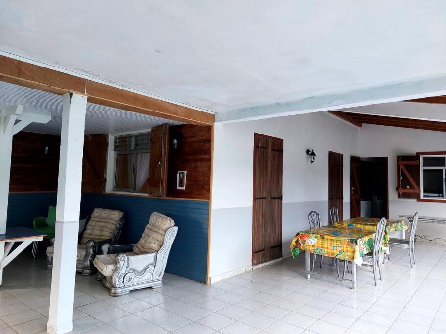 La Petite Maison, Spacieuse, Avec Jardin / Parking サント・ローズ エクステリア 写真